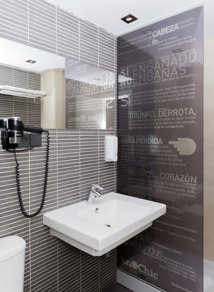 Hostal Joaqu�n Costa Un Punto Chic