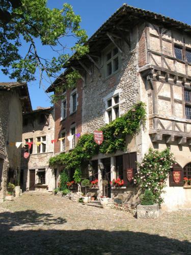 Hotel Hostellerie Du Vieux P�rouges