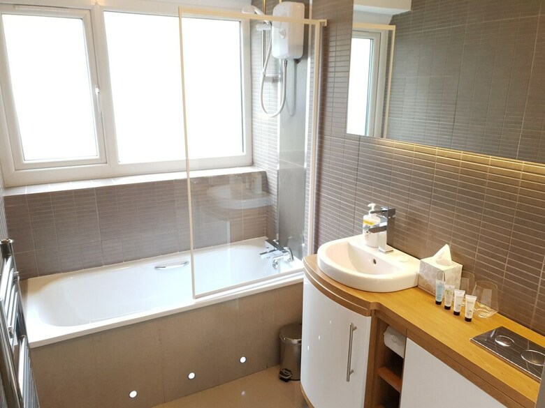 Elmwood Apartment