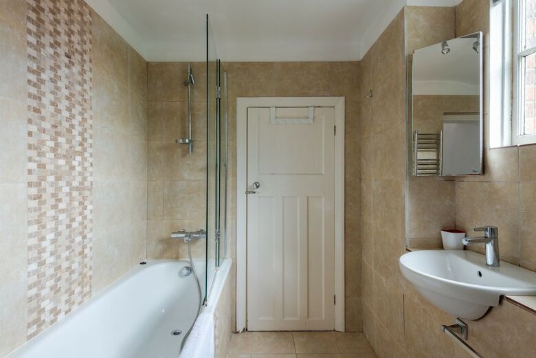 Bright 2br Home In Wimbledon, 4 Guests!