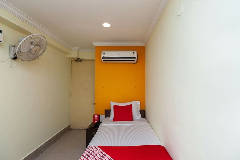 Oyo 29267 Hotel Akash Inn