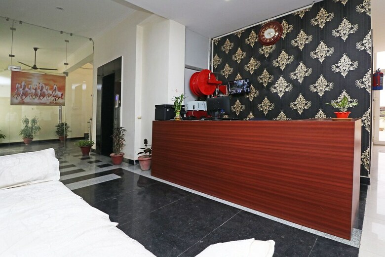 Hotel Oyo 28416 Ananya Royals