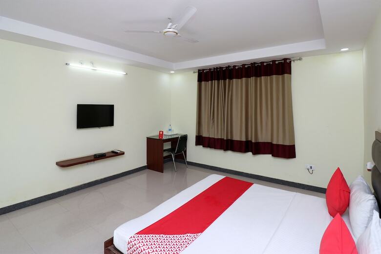Hotel Oyo 28416 Ananya Royals