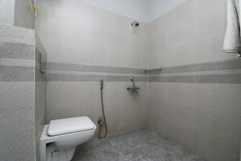 Hotel Oyo 28416 Ananya Royals