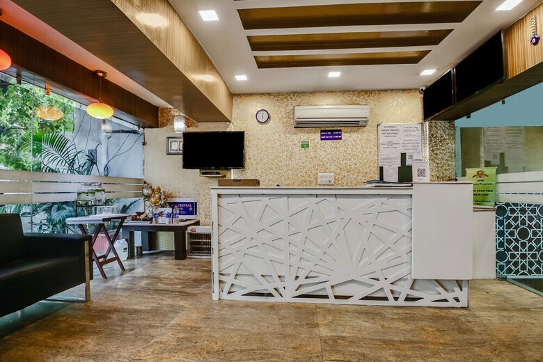 Hotel Capital O 36036 Royal Central