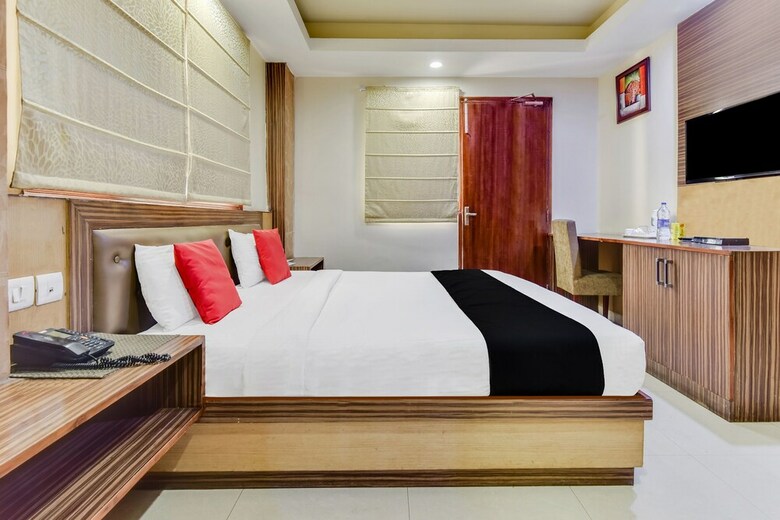 Hotel Capital O 36036 Royal Central