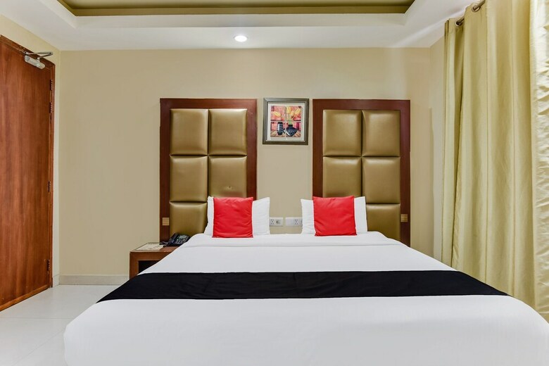 Hotel Capital O 36036 Royal Central