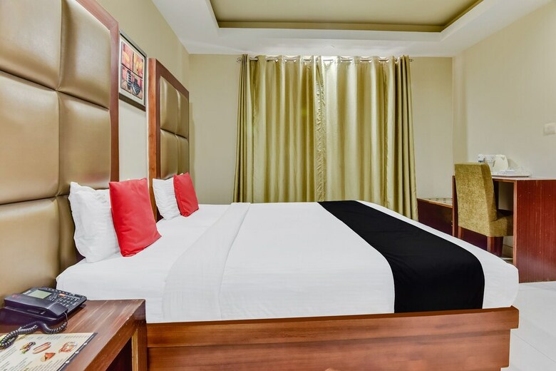 Hotel Capital O 36036 Royal Central