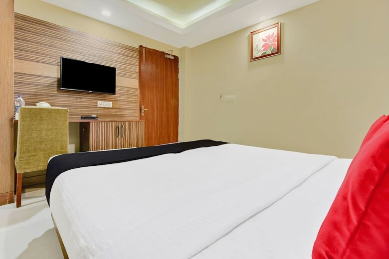 Hotel Capital O 36036 Royal Central