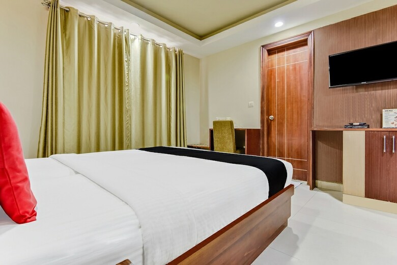 Hotel Capital O 36036 Royal Central