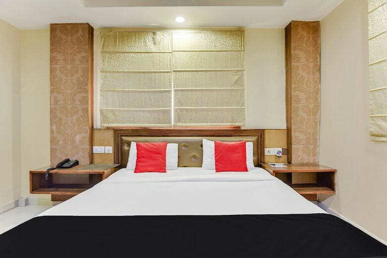 Hotel Capital O 36036 Royal Central