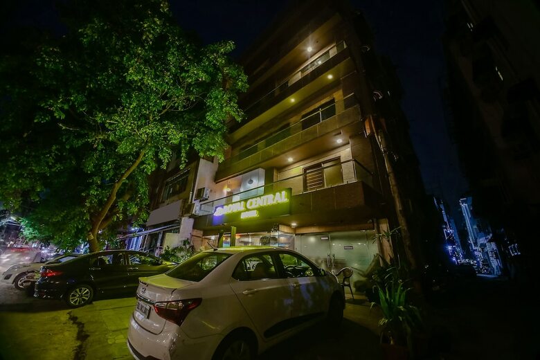 Hotel Capital O 36036 Royal Central