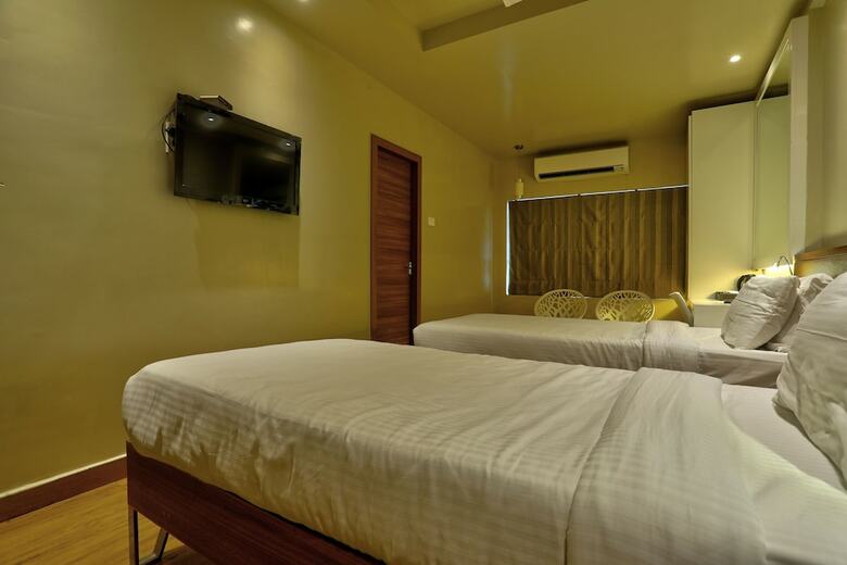 Hotel Collection O 39209 Cine City