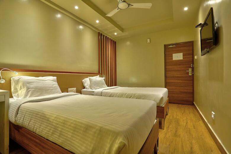 Hotel Collection O 39209 Cine City
