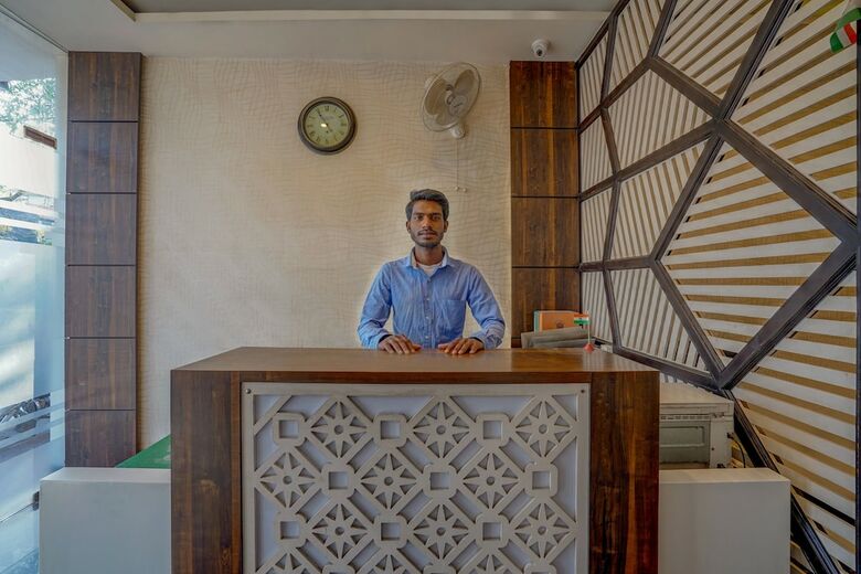 Hotel Oyo 35484 Travellers Inn