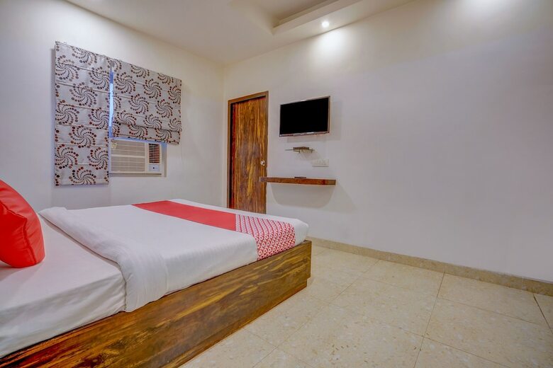 Hotel Oyo 35484 Travellers Inn