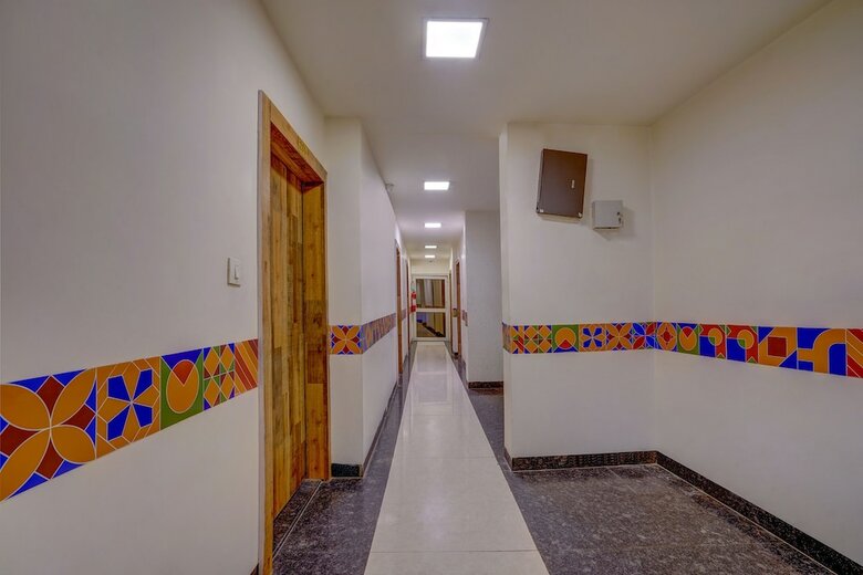 Hotel Oyo 35484 Travellers Inn