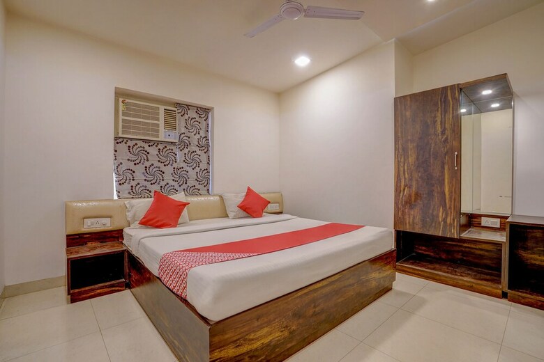 Hotel Oyo 35484 Travellers Inn