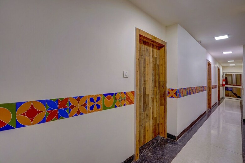 Hotel Oyo 35484 Travellers Inn
