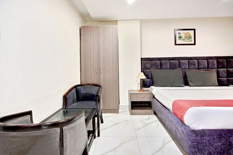 Hotel Collection O 30079 Indira Nagar
