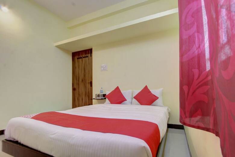 Hotel Oyo 24332 Lotus Stays