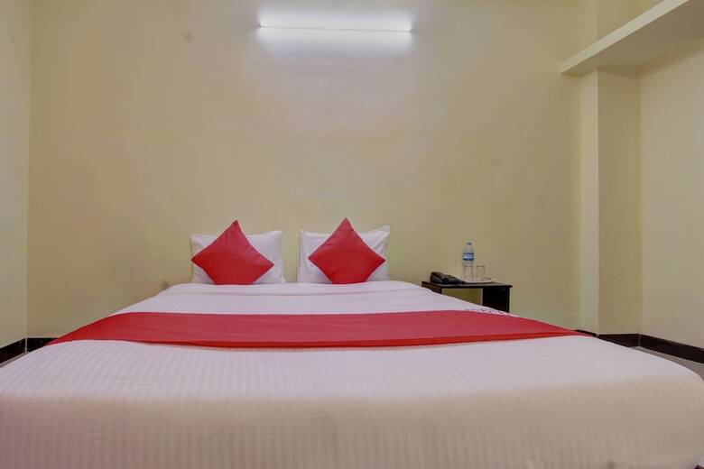 Hotel Oyo 24332 Lotus Stays