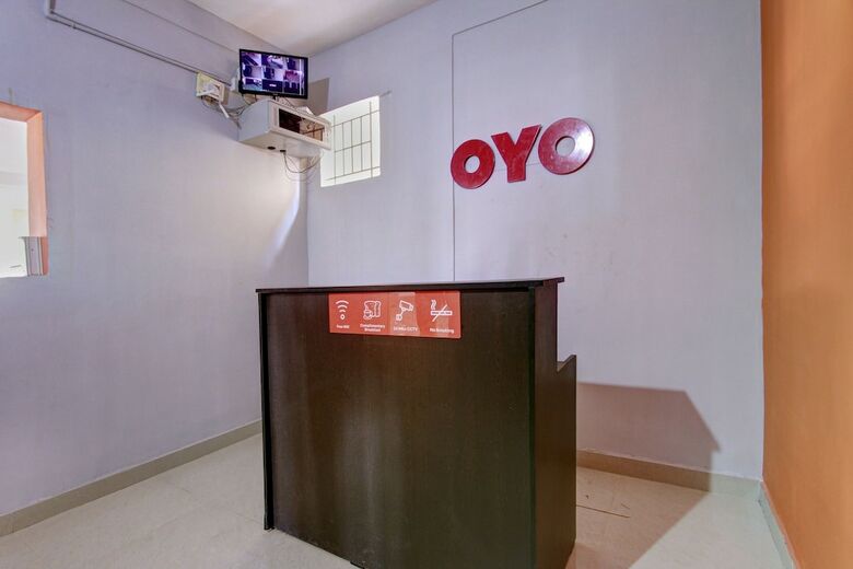 Hotel Oyo 24332 Lotus Stays