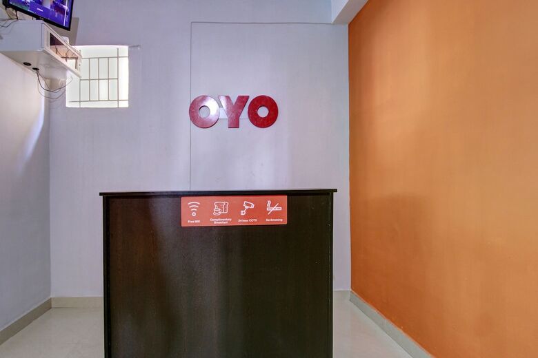 Hotel Oyo 24332 Lotus Stays