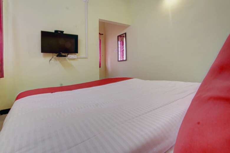 Hotel Oyo 24332 Lotus Stays