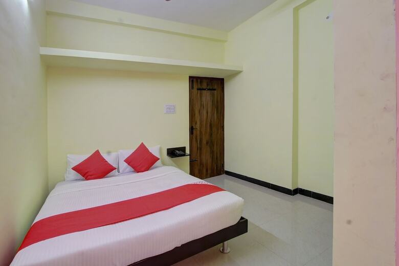 Hotel Oyo 24332 Lotus Stays