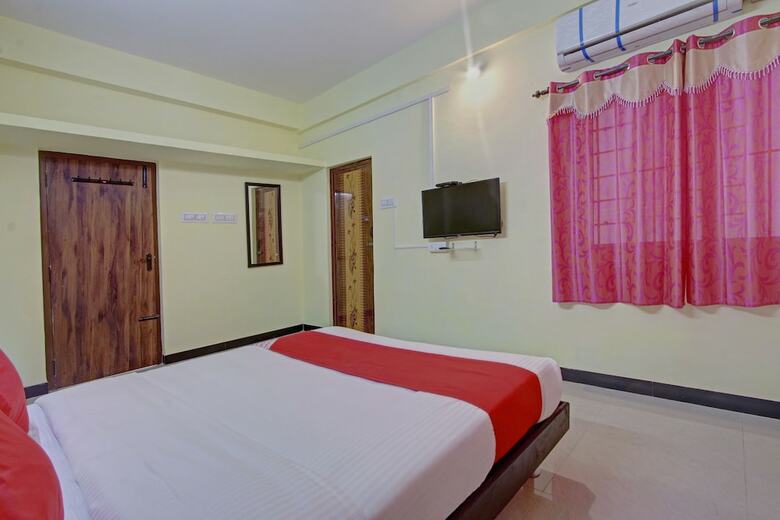 Hotel Oyo 24332 Lotus Stays