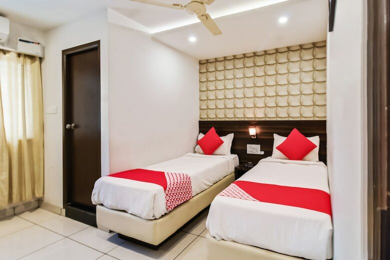 Hotel Oyo 30525 Dwarka Grand
