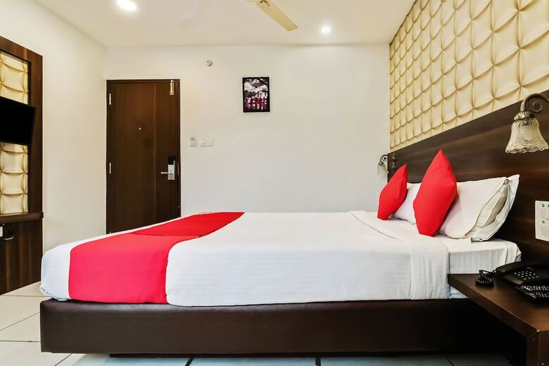 Hotel Oyo 30525 Dwarka Grand