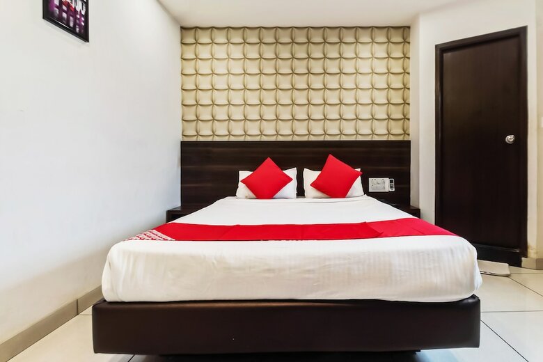 Hotel Oyo 30525 Dwarka Grand