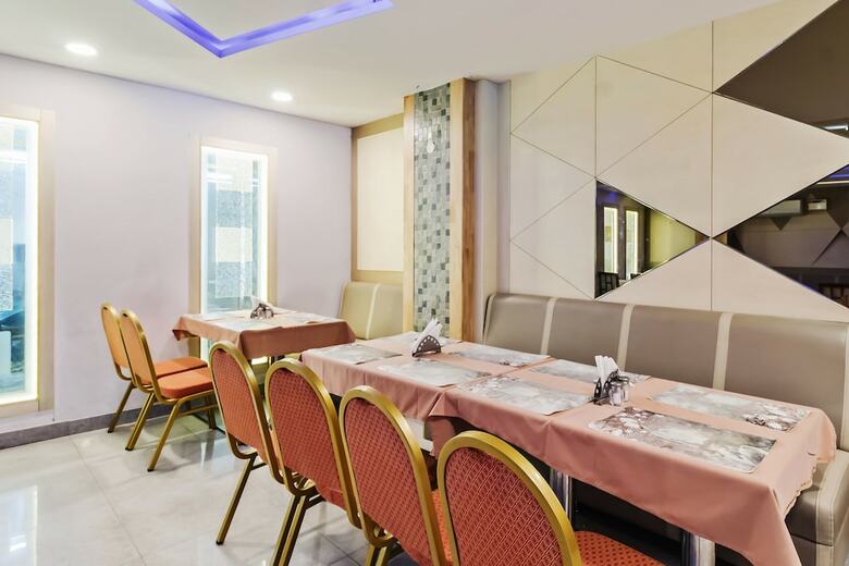 Hotel Oyo 30525 Dwarka Grand