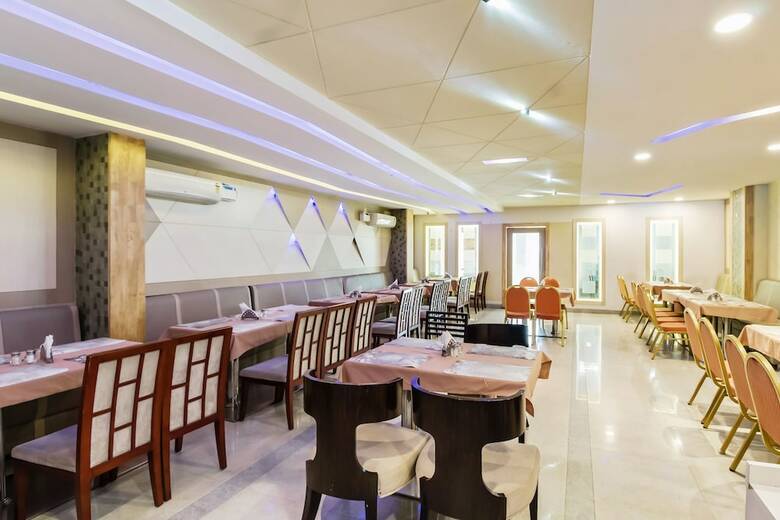 Hotel Oyo 30525 Dwarka Grand
