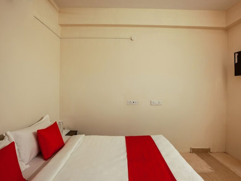 Hotel Oyo 39342 Beehive Inn