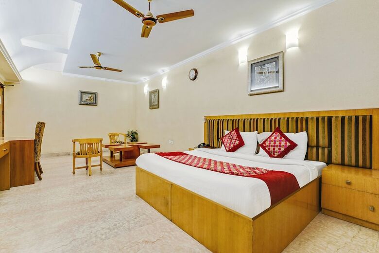Capital O 41598 Hotel Singh Sahib