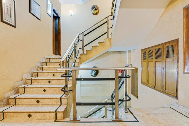 Capital O 41598 Hotel Singh Sahib