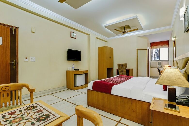 Capital O 41598 Hotel Singh Sahib