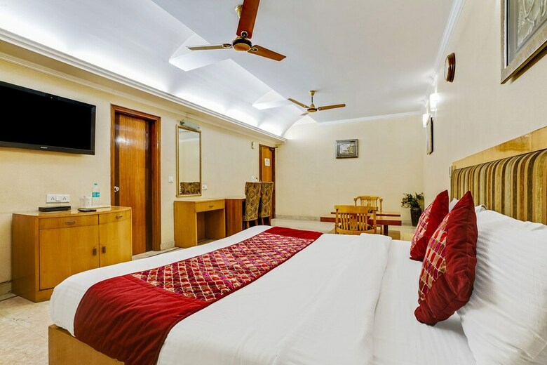 Capital O 41598 Hotel Singh Sahib