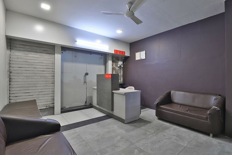 Oyo 28024 Hotel Royal Palace