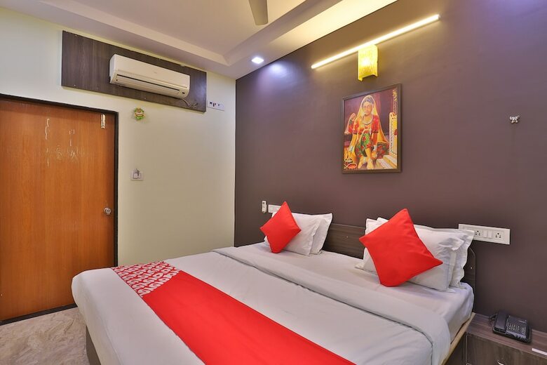 Oyo 28024 Hotel Royal Palace