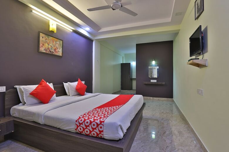 Oyo 28024 Hotel Royal Palace