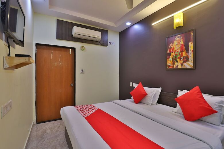 Oyo 28024 Hotel Royal Palace