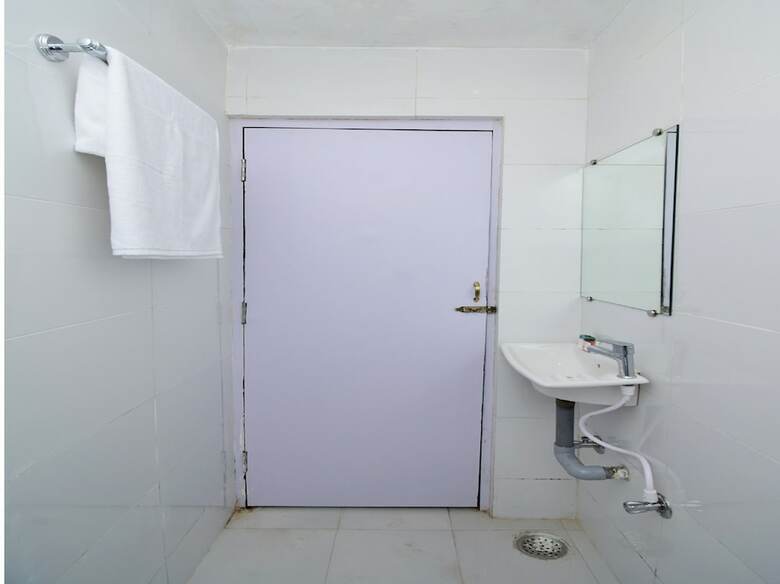 Hotel Oyo 30452 Transit Express Science City