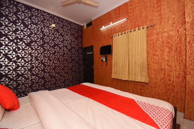 Hotel Oyo 38412 Kavya International