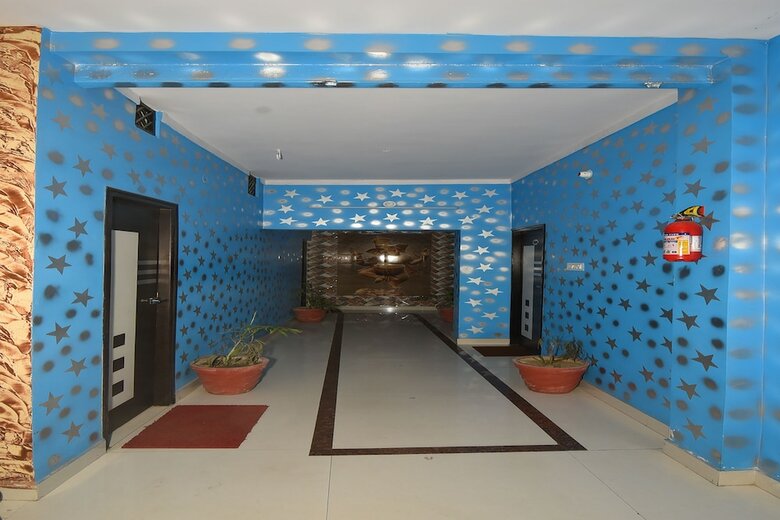 Hotel Oyo 38412 Kavya International