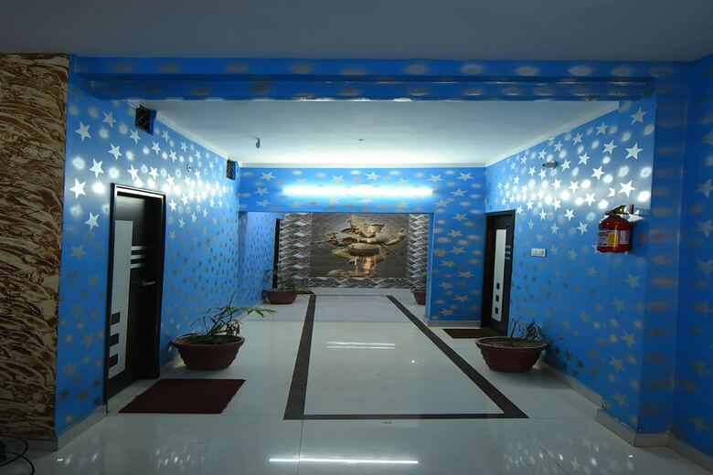 Hotel Oyo 38412 Kavya International