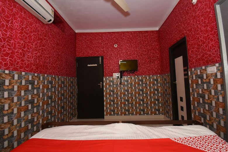 Hotel Oyo 38412 Kavya International